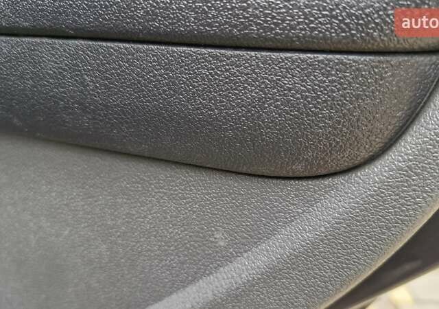 Серый Форд Фокус, объемом двигателя 1.6 л и пробегом 214 тыс. км за 5550 $, фото 48 на Automoto.ua