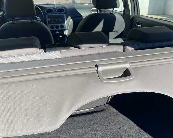 Серый Форд Фокус, объемом двигателя 1.6 л и пробегом 338 тыс. км за 4200 $, фото 5 на Automoto.ua