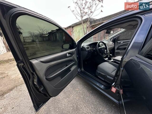 Серый Форд Фокус, объемом двигателя 1.56 л и пробегом 205 тыс. км за 5300 $, фото 22 на Automoto.ua