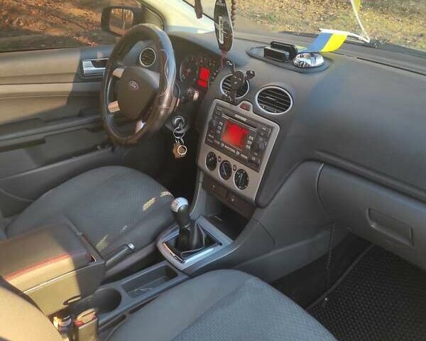 Сірий Форд Фокус, об'ємом двигуна 1.6 л та пробігом 314 тис. км за 4200 $, фото 6 на Automoto.ua