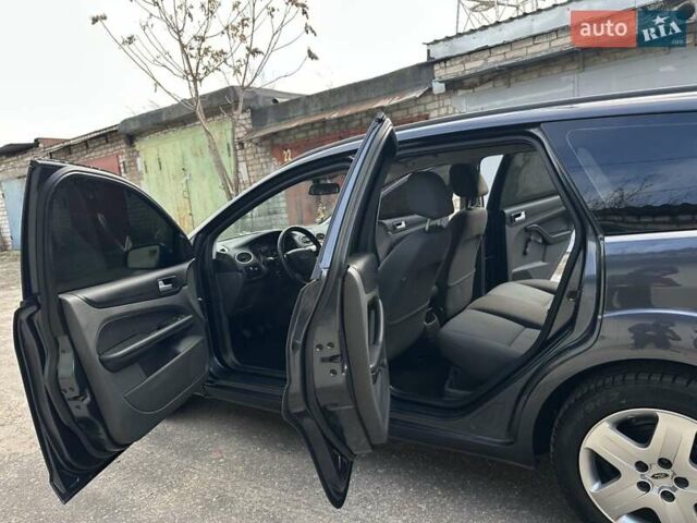 Серый Форд Фокус, объемом двигателя 1.56 л и пробегом 205 тыс. км за 5300 $, фото 23 на Automoto.ua