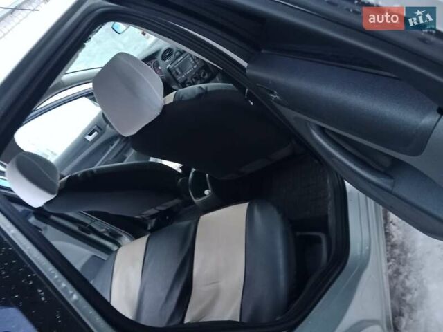 Серый Форд Фокус, объемом двигателя 1.6 л и пробегом 305 тыс. км за 4200 $, фото 3 на Automoto.ua