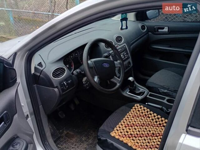 Серый Форд Фокус, объемом двигателя 1.6 л и пробегом 327 тыс. км за 3500 $, фото 7 на Automoto.ua