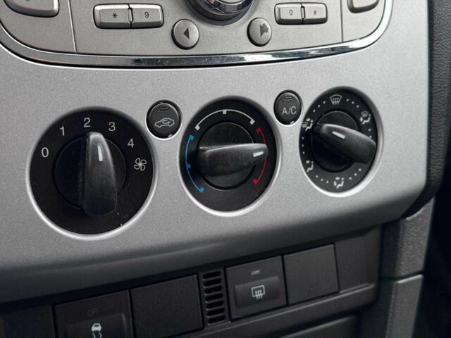 Сірий Форд Фокус, об'ємом двигуна 1.6 л та пробігом 260 тис. км за 4890 $, фото 17 на Automoto.ua