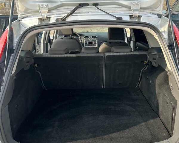 Серый Форд Фокус, объемом двигателя 1.6 л и пробегом 319 тыс. км за 5700 $, фото 11 на Automoto.ua