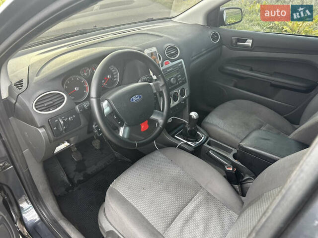 Серый Форд Фокус, объемом двигателя 1.8 л и пробегом 380 тыс. км за 2999 $, фото 10 на Automoto.ua