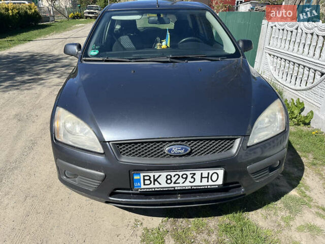 Серый Форд Фокус, объемом двигателя 1.6 л и пробегом 370 тыс. км за 4250 $, фото 5 на Automoto.ua