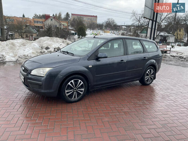 Серый Форд Фокус, объемом двигателя 1.6 л и пробегом 327 тыс. км за 3950 $, фото 2 на Automoto.ua