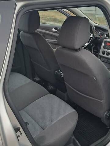 Сірий Форд Фокус, об'ємом двигуна 1.6 л та пробігом 219 тис. км за 4700 $, фото 3 на Automoto.ua