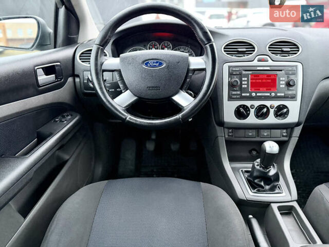 Сірий Форд Фокус, об'ємом двигуна 1.8 л та пробігом 200 тис. км за 4200 $, фото 47 на Automoto.ua