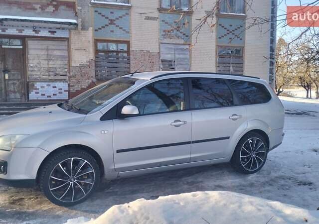 Серый Форд Фокус, объемом двигателя 1.6 л и пробегом 202 тыс. км за 4600 $, фото 6 на Automoto.ua