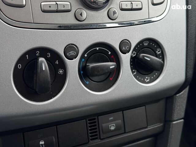 Серый Форд Фокус, объемом двигателя 1.6 л и пробегом 260 тыс. км за 4890 $, фото 17 на Automoto.ua