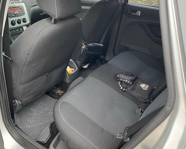 Серый Форд Фокус, объемом двигателя 1.6 л и пробегом 290 тыс. км за 4500 $, фото 7 на Automoto.ua