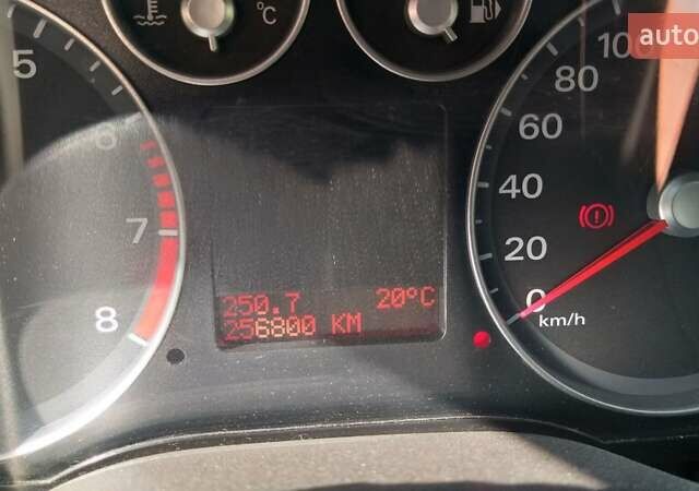 Сірий Форд Фокус, об'ємом двигуна 1.6 л та пробігом 256 тис. км за 4500 $, фото 10 на Automoto.ua