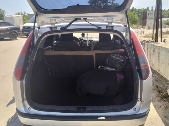 Серый Форд Фокус, объемом двигателя 1.6 л и пробегом 277 тыс. км за 4000 $, фото 5 на Automoto.ua