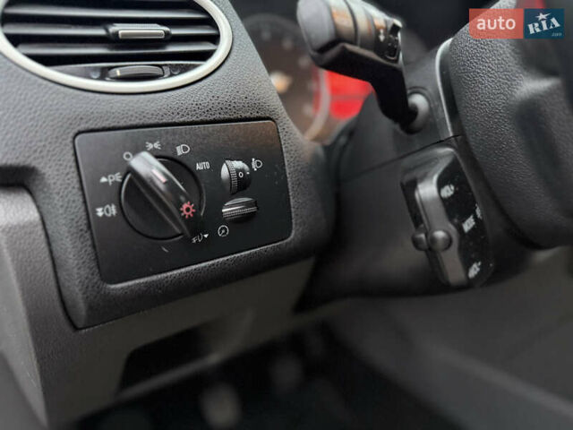 Серый Форд Фокус, объемом двигателя 1.8 л и пробегом 200 тыс. км за 4450 $, фото 47 на Automoto.ua