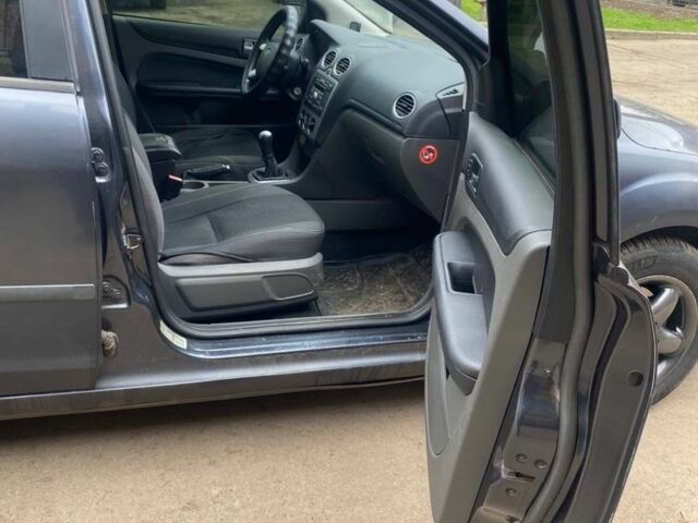 Серый Форд Фокус, объемом двигателя 1.6 л и пробегом 270 тыс. км за 3450 $, фото 12 на Automoto.ua