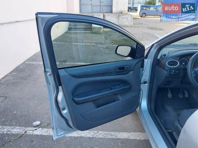 Серый Форд Фокус, объемом двигателя 1.6 л и пробегом 211 тыс. км за 3600 $, фото 16 на Automoto.ua