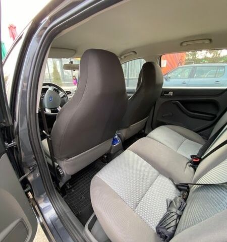 Сірий Форд Фокус, об'ємом двигуна 1.6 л та пробігом 199 тис. км за 5400 $, фото 22 на Automoto.ua