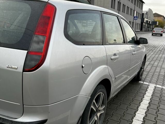 Серый Форд Фокус, объемом двигателя 1.6 л и пробегом 318 тыс. км за 4200 $, фото 4 на Automoto.ua