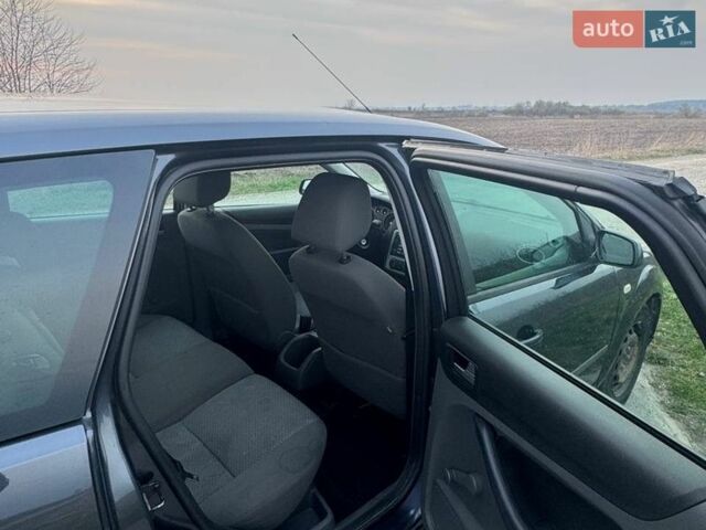 Серый Форд Фокус, объемом двигателя 1.6 л и пробегом 215 тыс. км за 5800 $, фото 6 на Automoto.ua
