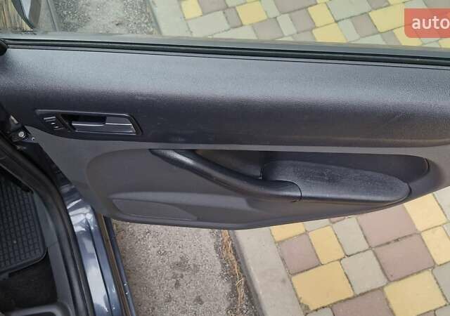 Серый Форд Фокус, объемом двигателя 1.6 л и пробегом 214 тыс. км за 5550 $, фото 47 на Automoto.ua