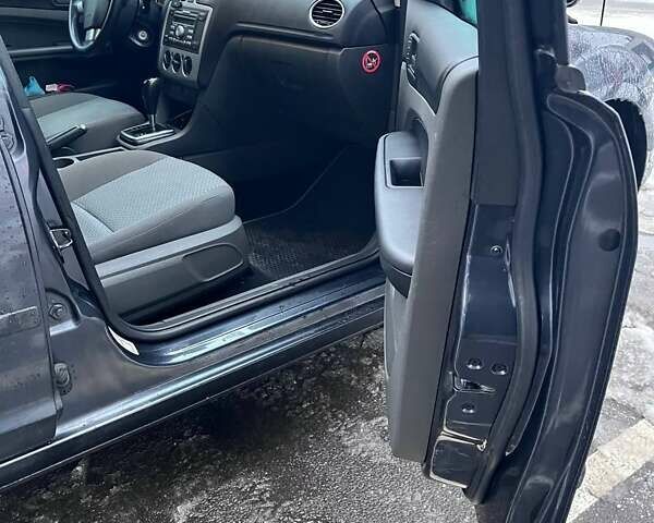 Серый Форд Фокус, объемом двигателя 1.56 л и пробегом 227 тыс. км за 5600 $, фото 14 на Automoto.ua