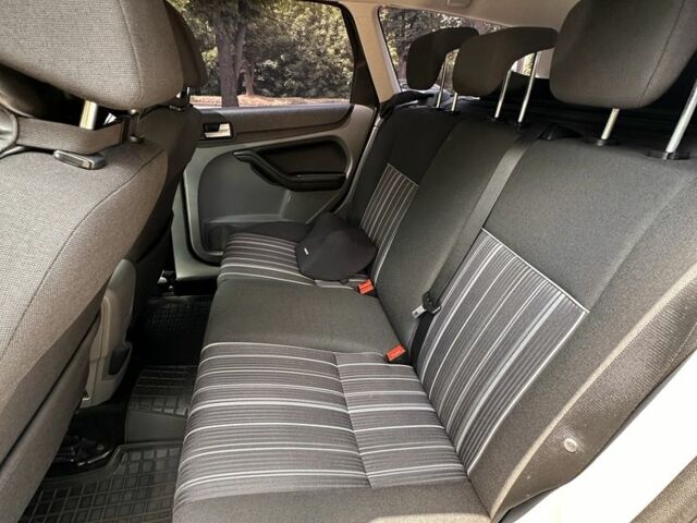 Сірий Форд Фокус, об'ємом двигуна 1.8 л та пробігом 240 тис. км за 5900 $, фото 12 на Automoto.ua