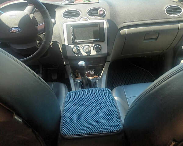 Серый Форд Фокус, объемом двигателя 1.56 л и пробегом 240 тыс. км за 4500 $, фото 9 на Automoto.ua