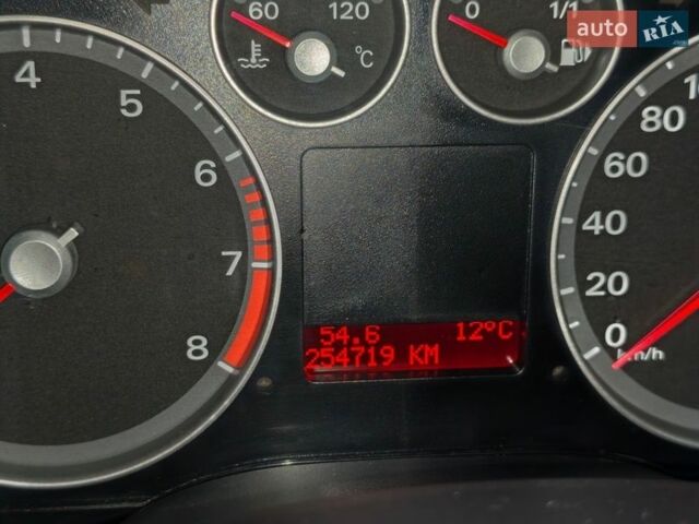 Серый Форд Фокус, объемом двигателя 1.6 л и пробегом 255 тыс. км за 3999 $, фото 19 на Automoto.ua