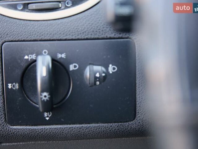 Сірий Форд Фокус, об'ємом двигуна 1.6 л та пробігом 238 тис. км за 5500 $, фото 21 на Automoto.ua