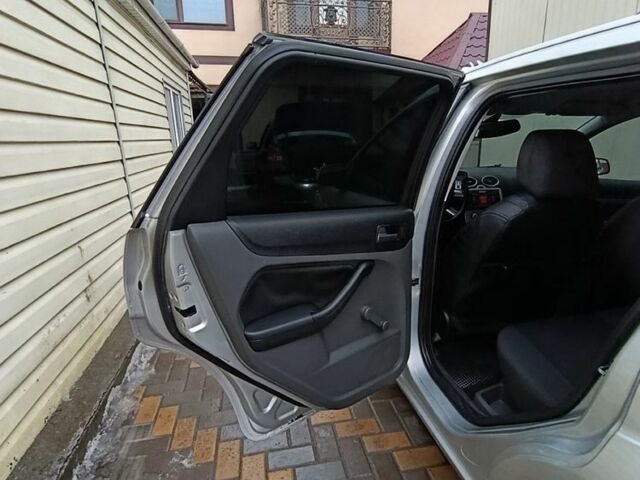 Сірий Форд Фокус, об'ємом двигуна 1.6 л та пробігом 321 тис. км за 4750 $, фото 10 на Automoto.ua