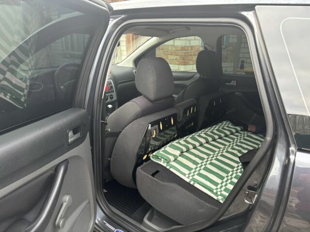 Серый Форд Фокус, объемом двигателя 1.6 л и пробегом 215 тыс. км за 5800 $, фото 5 на Automoto.ua