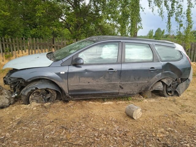 Серый Форд Фокус, объемом двигателя 1.6 л и пробегом 259 тыс. км за 1000 $, фото 5 на Automoto.ua