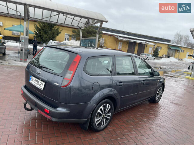 Серый Форд Фокус, объемом двигателя 1.6 л и пробегом 327 тыс. км за 3950 $, фото 9 на Automoto.ua