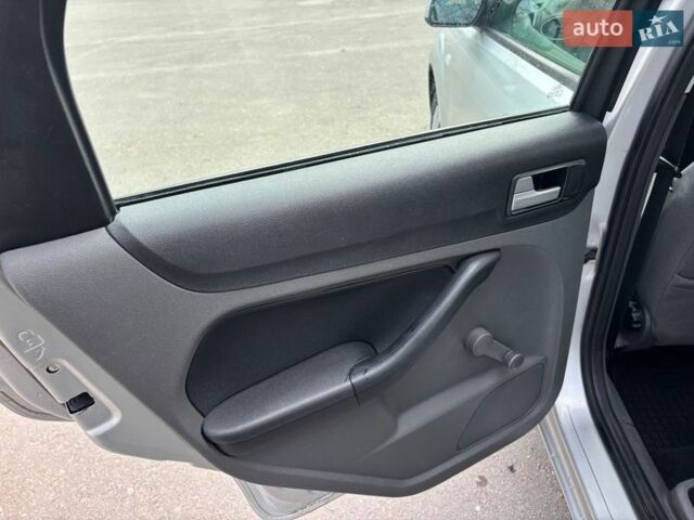 Сірий Форд Фокус, об'ємом двигуна 1.6 л та пробігом 235 тис. км за 5500 $, фото 17 на Automoto.ua