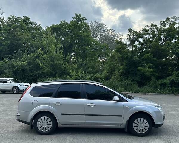 Сірий Форд Фокус, об'ємом двигуна 1.6 л та пробігом 205 тис. км за 5500 $, фото 1 на Automoto.ua