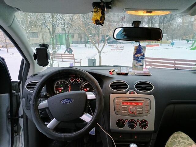 Серый Форд Фокус, объемом двигателя 1.6 л и пробегом 255 тыс. км за 4800 $, фото 2 на Automoto.ua