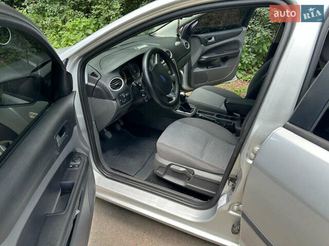 Серый Форд Фокус, объемом двигателя 1.39 л и пробегом 265 тыс. км за 4300 $, фото 8 на Automoto.ua