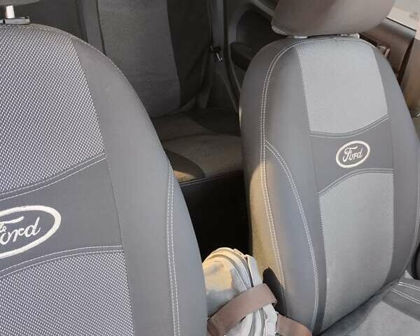 Серый Форд Фокус, объемом двигателя 1.6 л и пробегом 219 тыс. км за 5500 $, фото 5 на Automoto.ua