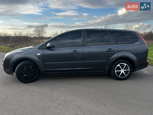 Серый Форд Фокус, объемом двигателя 1.8 л и пробегом 380 тыс. км за 2999 $, фото 4 на Automoto.ua