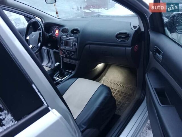 Серый Форд Фокус, объемом двигателя 1.6 л и пробегом 305 тыс. км за 4200 $, фото 1 на Automoto.ua