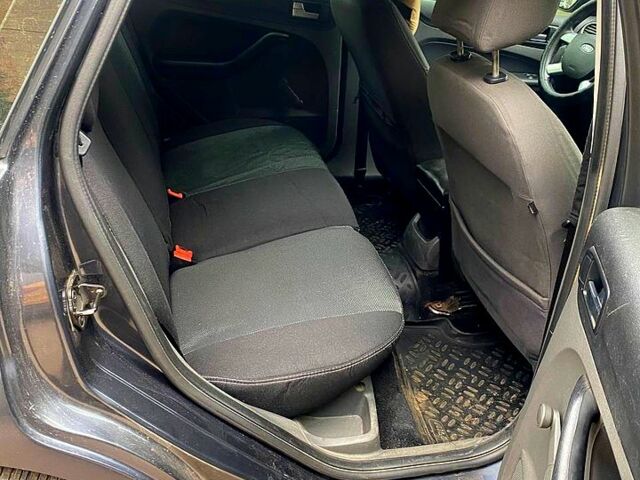 Серый Форд Фокус, объемом двигателя 1.6 л и пробегом 270 тыс. км за 3450 $, фото 11 на Automoto.ua