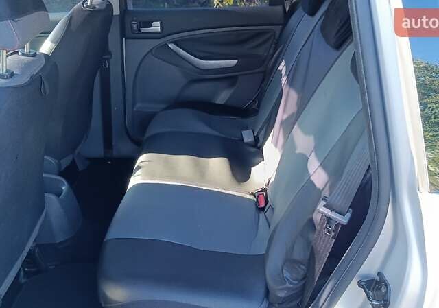 Серый Форд Фокус, объемом двигателя 1.8 л и пробегом 258 тыс. км за 4200 $, фото 1 на Automoto.ua