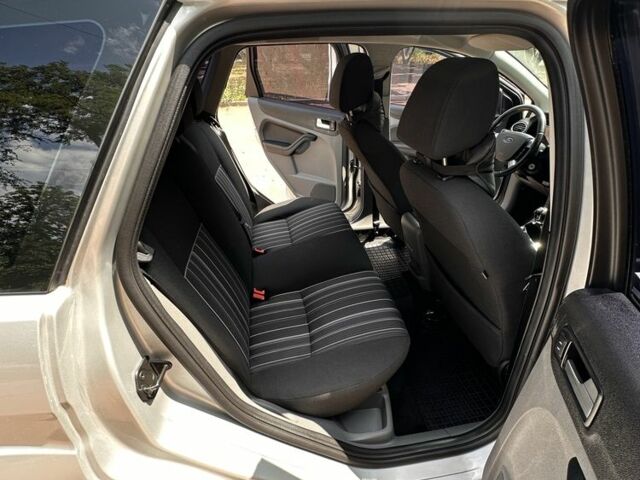 Сірий Форд Фокус, об'ємом двигуна 1.8 л та пробігом 240 тис. км за 5900 $, фото 14 на Automoto.ua