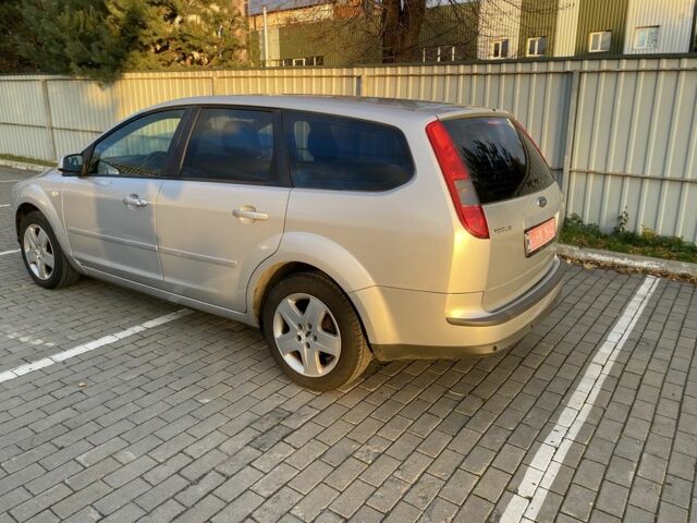 Серый Форд Фокус, объемом двигателя 1.6 л и пробегом 197 тыс. км за 4200 $, фото 5 на Automoto.ua