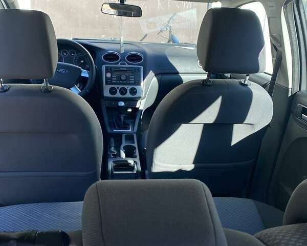 Серый Форд Фокус, объемом двигателя 1.6 л и пробегом 338 тыс. км за 4200 $, фото 8 на Automoto.ua