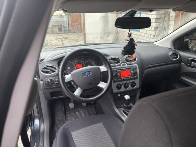 Серый Форд Фокус, объемом двигателя 1.6 л и пробегом 215 тыс. км за 5800 $, фото 6 на Automoto.ua