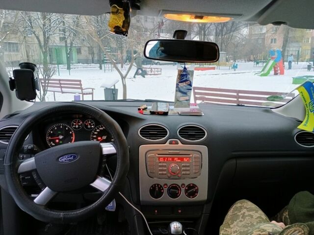 Серый Форд Фокус, объемом двигателя 1.6 л и пробегом 255 тыс. км за 4800 $, фото 3 на Automoto.ua