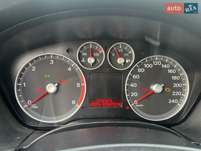 Сірий Форд Фокус, об'ємом двигуна 1.56 л та пробігом 322 тис. км за 4000 $, фото 8 на Automoto.ua